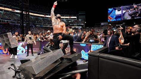 Roman Reigns def. Brock Lesnar to retain the .